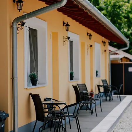 Oazis Panzio Bed & Breakfast *