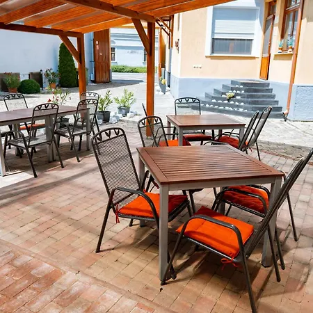 Oazis Panzio Bed & Breakfast *